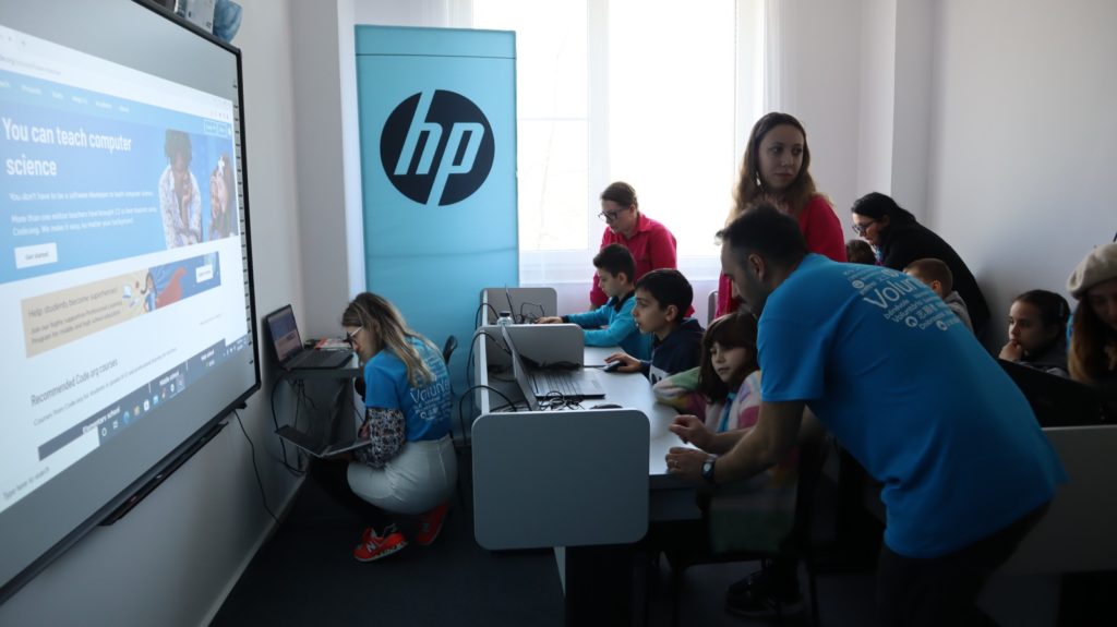 Asociația CONIL și HP Romania colaborează în cadrul proiectului TechTeogether