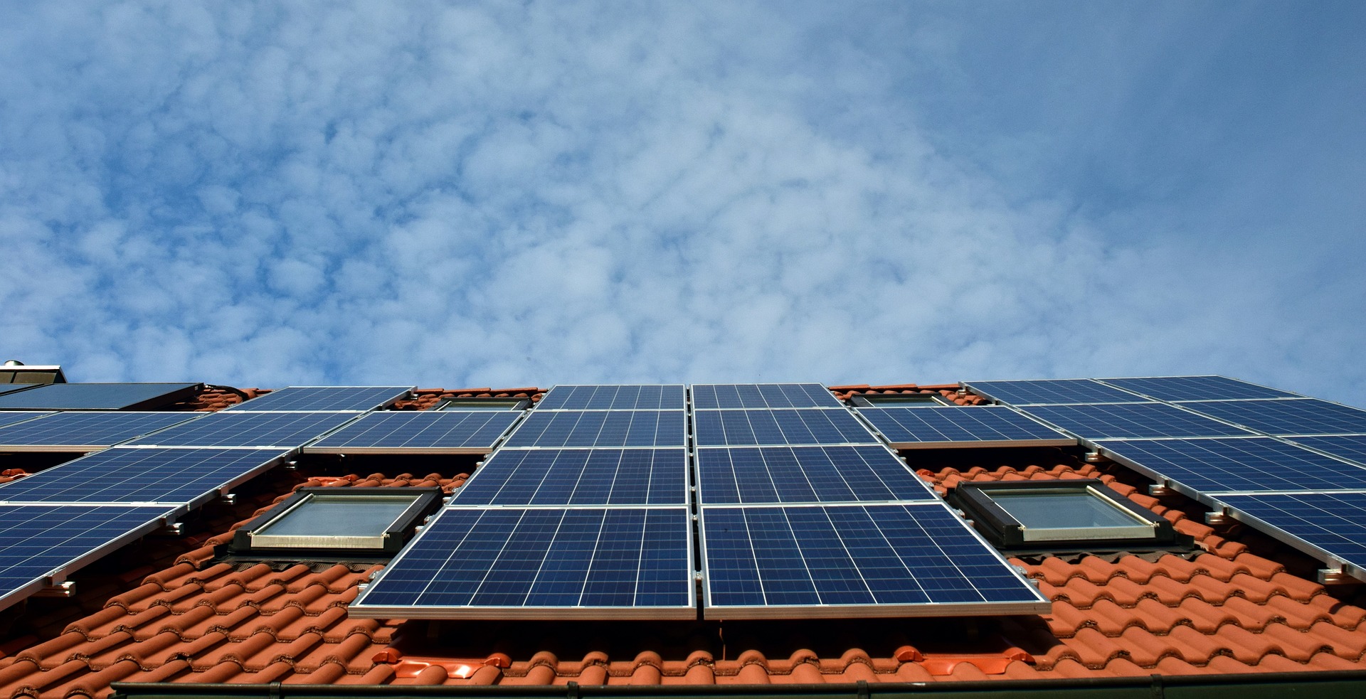 Maximizati Utilizarea Energiei Solare cu Bateriile de Stocare: Solutia pentru un Viitor Sustenabil