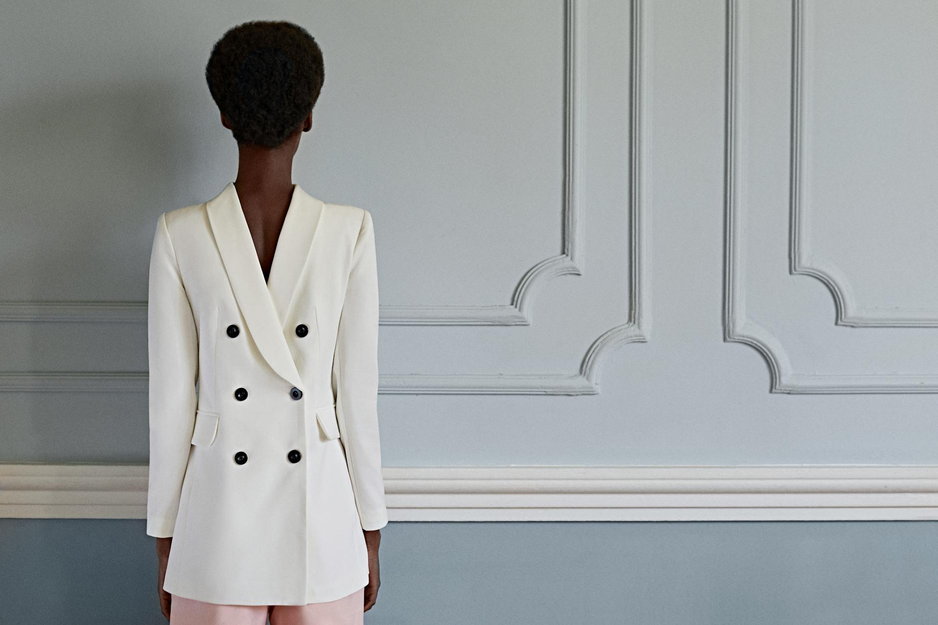 Cum să integrezi soluții AI în tehnologii smart pentru afaceri în 2025