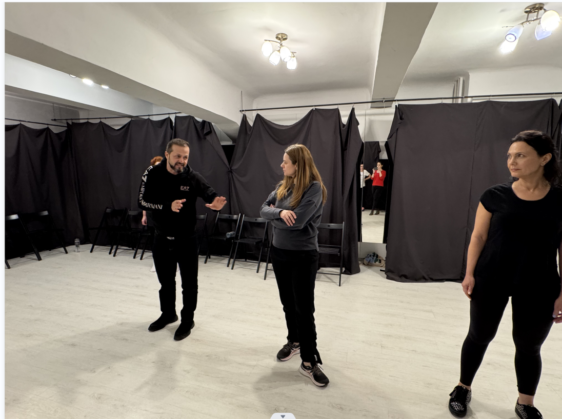 De la quantum training la scenă: Răzvan Oprea, actor și regizor